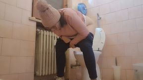 Farts and big pee in public toilet 4K