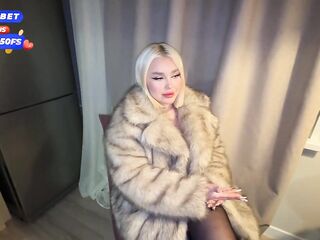 My ally's soaked mommy met me in a furry coat and baited me into sex