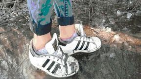 Sneakers and socks completely soaked MP4 (920x1080) FHD