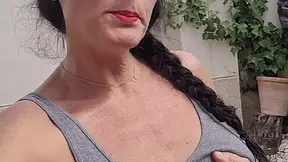 Hot mom pays gardener with a blowjob and juice on her face