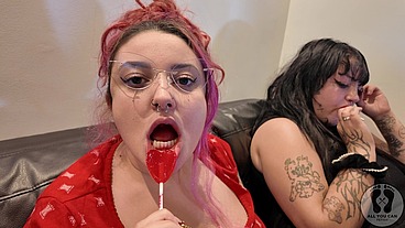FOUR GIRLS LOLLIPOP CHEWING GUM FETISH KISSING LICKING 4K