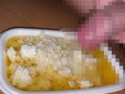 奴隷のごはんはおしっこ茶漬け（ザーメントッピング）