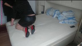 heisses milf date in strumpfhose 1 ** ausziehen - lecken - fummeln **
