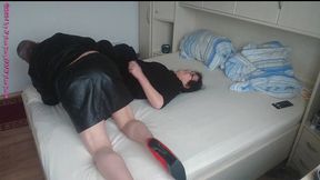 heisses milf date in strumpfhose 1 ** ausziehen - lecken - fummeln **