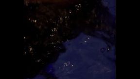 Delicia de boquete dentro da piscina