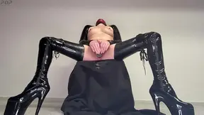 Petite mature babe in latex and boots masturbates with a thick dong