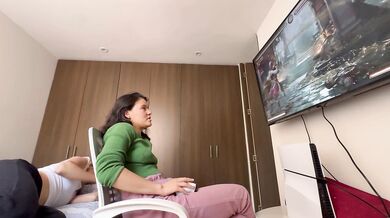 Leave that play, I want you to fuck me, you are my favorite lesbian