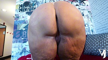 Solo Jackpot pussy sexy BBW milf plays with her fat hole for St. Pattys