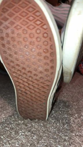 Can you smell my feet through my shoes?
