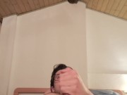 Ragazzo si diverte fino a sborrare guardando un porno