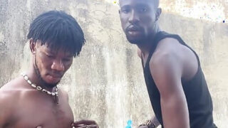 Moden sort far barebacks tynde unge twink i rå hjemmelavet fuck