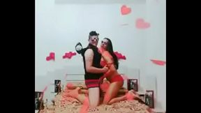 Thaynara &amp_ Diego na cama