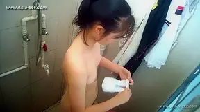 peeping chinese Chicks bathing.31