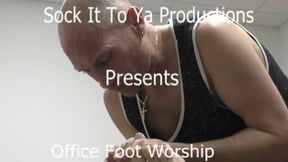 NYC FEET WORSHIPS THE INTERNS FEET