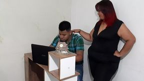 mi secretaria es una madura muy caliente. chupa muy rico mi verga