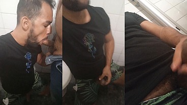 TOMEI LEITE DE UM URSO MACHO NO BANHEIRO DO SUPERMERCADO