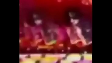 Doutor nefario n&atilde_o tirou a m&atilde_o do meu caralho ent&atilde_o os Minions tiveram que fazer uma dan&ccedil_a de acasalamento sensual ao som de pastel com caldo de cana