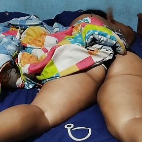 Beautiful Colombian BBW masturbates her big pussy while she is alone at home