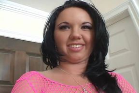 Sexy bitch gets face covered by cum after a hot gangbang