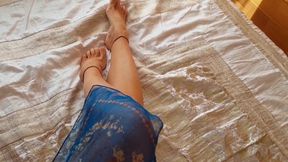 Selena's posing and sex games on cam