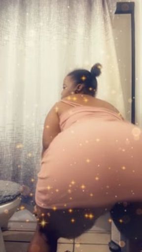 Bouncin That Ass. That Dress is Screaming  Show That Ass! DM for a Private Show