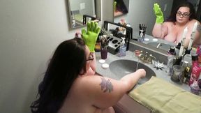 makeup maven washes her brushes