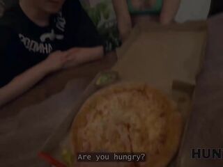 HUNT4K. I fed her pizza and her cunt after! Hawt sex with Molly Cute