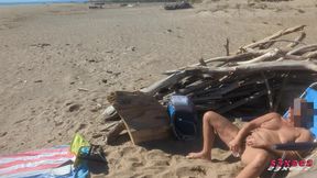 Beach in Cap d&#039;Agde - She dildos her pussy in front of strangers - Exhibition