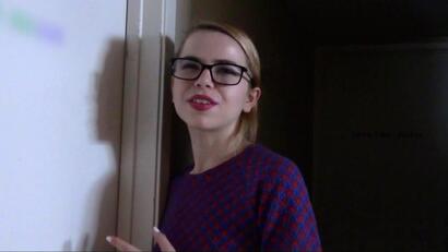 Desejando por aquele momento, sua buceta se alarga no pau