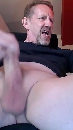 Bennyk72 Home Office Next Quick Cumshot