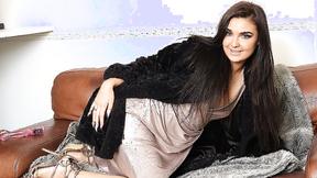 ”This sexy & steamy stepmum loves to play with her beaver on the couch”