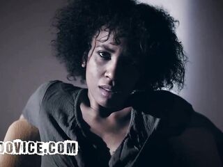 Pervy Photographer Has Sex With Ebony Playgirl After The Session