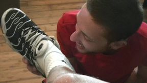 2260 salope kiffe sniffer les pieds de ses bossvoici killian un bonne salope ...