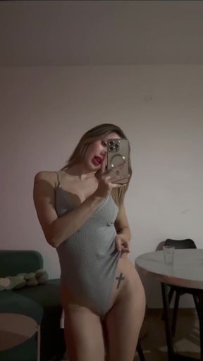 Amateur big-titted Onlyfan shows off her ass and juicy pussy