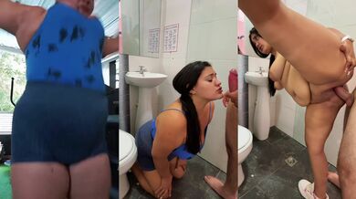 Compañera de entranamieto paga rutina personalizada con su coño en el baño del gimnasio