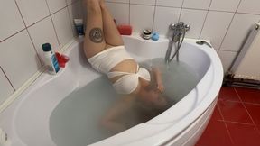 breath holding underwater and hair wash