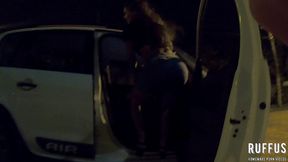 vadia casada brincando em publico e recebe gozada - ana rothbard