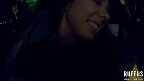 vadia casada brincando em publico e recebe gozada - ana rothbard