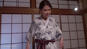 Yumemi Riara has fun at the hot spring with two horny guys (Part 1)