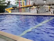 salimos a piscina mi y yo y follamos bien rico en el baño publico