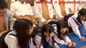 yaponskie shkolnicy polzuyuschiesya gruppovoi seks v klasse v seredine dnya (1)