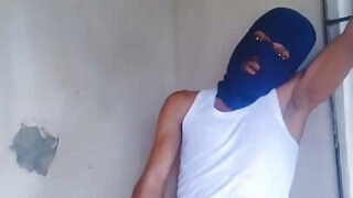 Jovem gay safado se masturbando