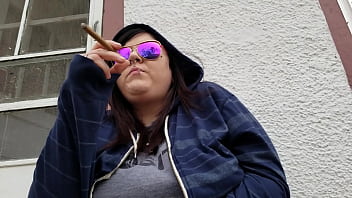 BBW Enjoys a Swisher