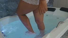 Cumming in the bathtub