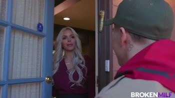 Nina Elle Teaches Young Dudes the Art of Pleasing a Curvy Blonde