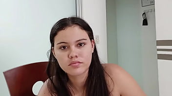 Mi hermanastro mayor me castiga por llevar malas calificaciones.