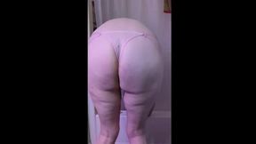 BBW Trans Girl Shakes XXL Bum for You