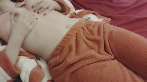 Playing with my clit before bed