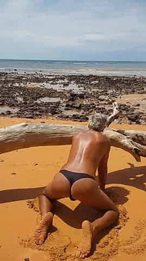 Ladysilva na praia querendo um macho para fuder