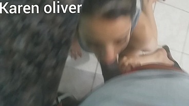 Corno lava a louça enquanto sua mulher chupa o negao debaixo dos seus olhos * jefao